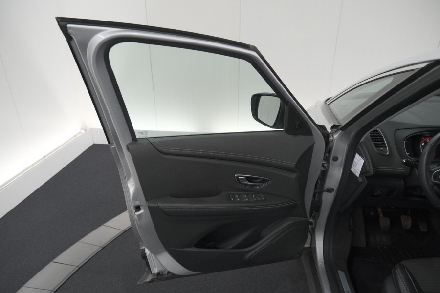 Renault Scénic TCe 130 Intens | Trekhaak | Camera | Panoramadak | Navigatie