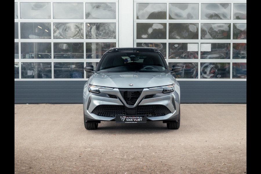 Alfa Romeo junior Elettrica Speciale 54 kWh | Pack Techno | Schuif/Kanteldak | Warmtepomp | Bicolore