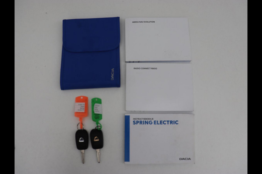 Dacia Spring Comfort Plus 27 kWh | SOH 92,3% | Carplay | Camera | Navigatie | Airco | Speedlimiter | Half leder | Bluetooth | 44.100km NAP