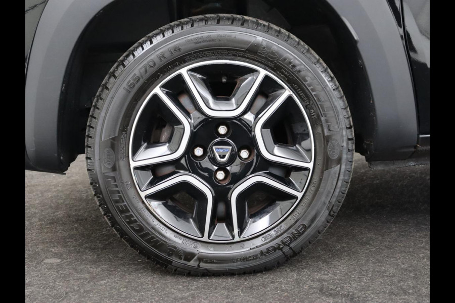 Dacia Spring Comfort Plus 27 kWh | SOH 92,3% | Carplay | Camera | Navigatie | Airco | Speedlimiter | Half leder | Bluetooth | 44.100km NAP