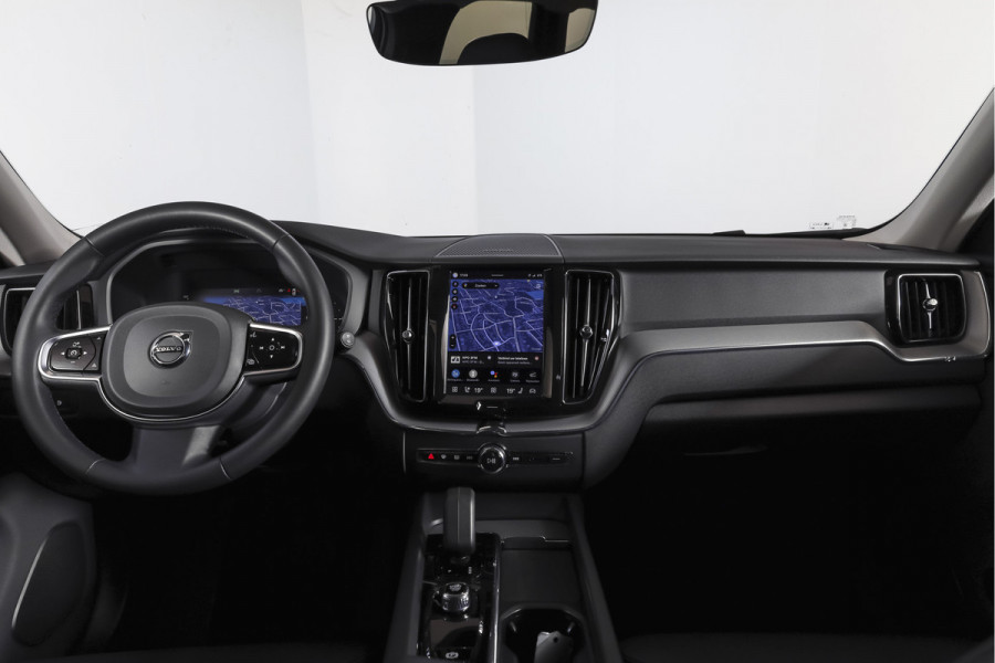 Volvo XC60 2.0 T8 Plug-in hybrid AWD Plus Dark | S/K-Panodak | Elek. Trekhaak | Harman/Kardon | Dig. Cockpit  | Wi| Adapt. Cruisenterpakket | 360 Camera | NAV + App. Connect | ECC | Elek. Klep | LM 21" | 1708