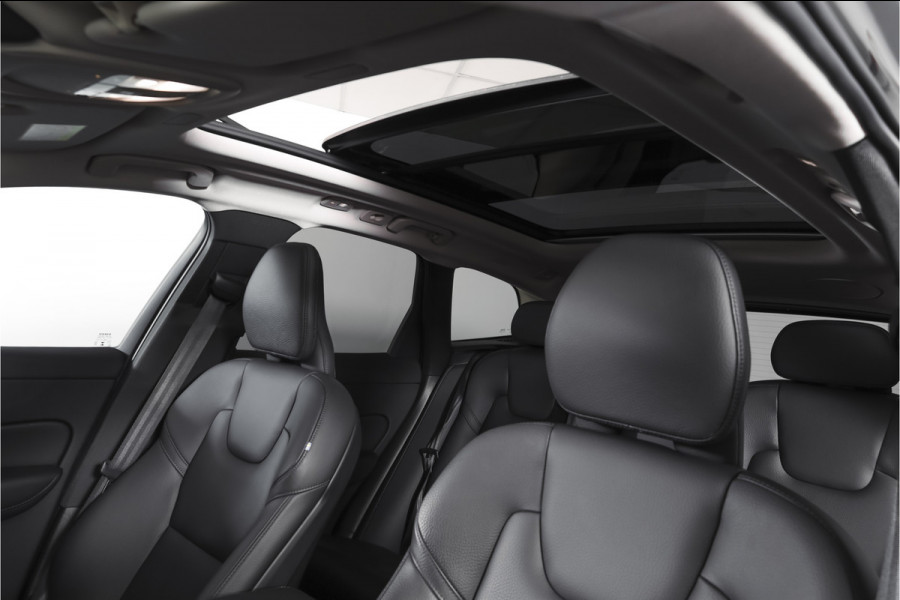 Volvo XC60 2.0 T8 Plug-in hybrid AWD Plus Dark | S/K-Panodak | Elek. Trekhaak | Harman/Kardon | Dig. Cockpit  | Wi| Adapt. Cruisenterpakket | 360 Camera | NAV + App. Connect | ECC | Elek. Klep | LM 21" | 1708