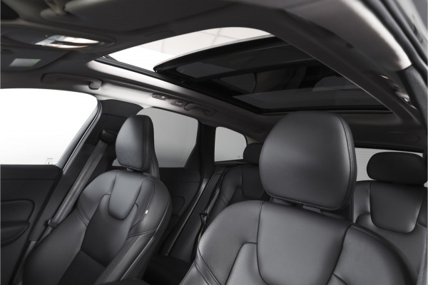 Volvo XC60 2.0 T8 Plug-in hybrid AWD Plus Dark | S/K-Panodak | Elek. Trekhaak | Harman/Kardon | Dig. Cockpit  | Wi| Adapt. Cruisenterpakket | 360 Camera | NAV + App. Connect | ECC | Elek. Klep | LM 21" | 1708