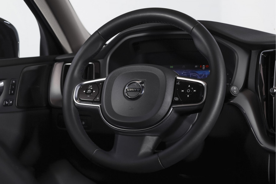 Volvo XC60 2.0 T8 Plug-in hybrid AWD Plus Dark | S/K-Panodak | Elek. Trekhaak | Harman/Kardon | Dig. Cockpit  | Wi| Adapt. Cruisenterpakket | 360 Camera | NAV + App. Connect | ECC | Elek. Klep | LM 21" | 1708
