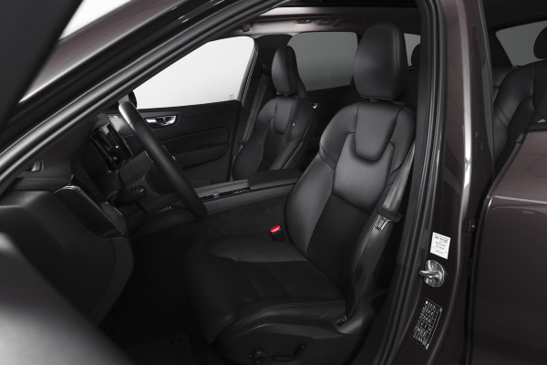 Volvo XC60 2.0 T8 Plug-in hybrid AWD Plus Dark | S/K-Panodak | Elek. Trekhaak | Harman/Kardon | Dig. Cockpit  | Wi| Adapt. Cruisenterpakket | 360 Camera | NAV + App. Connect | ECC | Elek. Klep | LM 21" | 1708