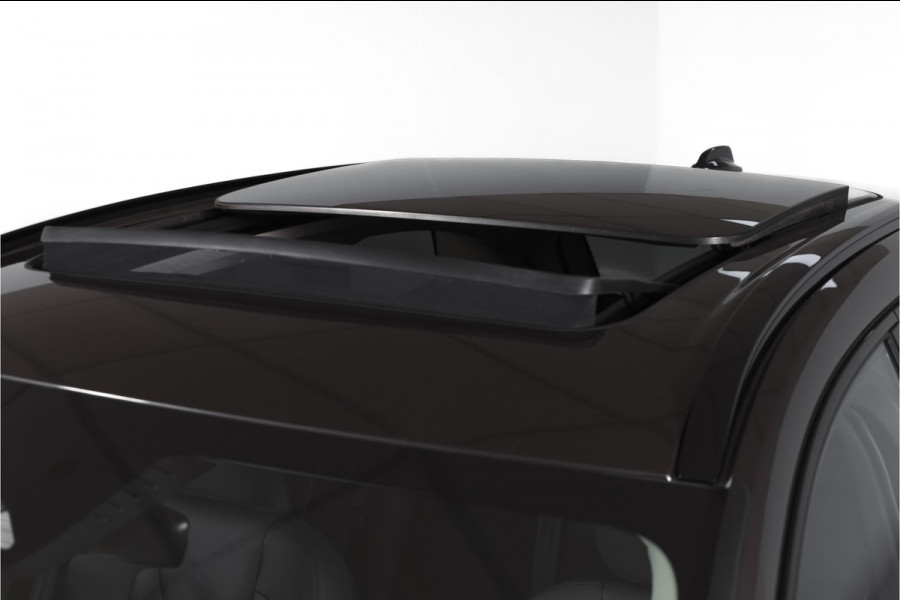 Volvo XC60 2.0 T8 Plug-in hybrid AWD Plus Dark | S/K-Panodak | Elek. Trekhaak | Harman/Kardon | Dig. Cockpit  | Wi| Adapt. Cruisenterpakket | 360 Camera | NAV + App. Connect | ECC | Elek. Klep | LM 21" | 1708