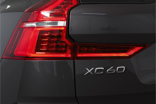 Volvo XC60 2.0 T8 Plug-in hybrid AWD Plus Dark | S/K-Panodak | Elek. Trekhaak | Harman/Kardon | Dig. Cockpit  | Wi| Adapt. Cruisenterpakket | 360 Camera | NAV + App. Connect | ECC | Elek. Klep | LM 21" | 1708