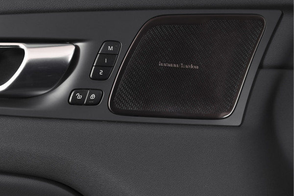 Volvo XC60 2.0 T8 Plug-in hybrid AWD Plus Dark | S/K-Panodak | Elek. Trekhaak | Harman/Kardon | Dig. Cockpit  | Wi| Adapt. Cruisenterpakket | 360 Camera | NAV + App. Connect | ECC | Elek. Klep | LM 21" | 1708