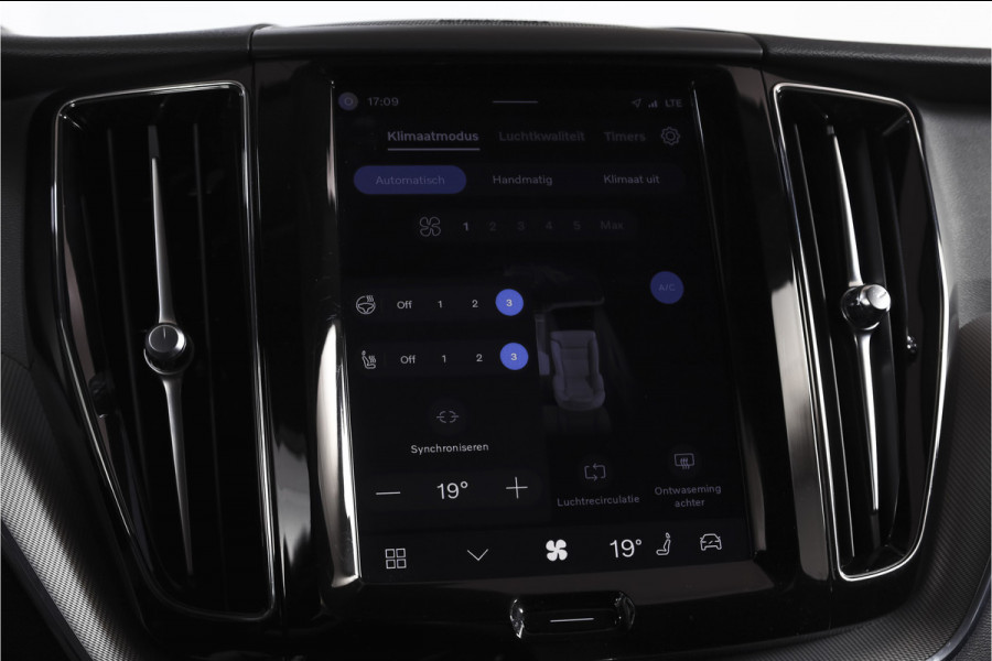 Volvo XC60 2.0 T8 Plug-in hybrid AWD Plus Dark | S/K-Panodak | Elek. Trekhaak | Harman/Kardon | Dig. Cockpit  | Wi| Adapt. Cruisenterpakket | 360 Camera | NAV + App. Connect | ECC | Elek. Klep | LM 21" | 1708