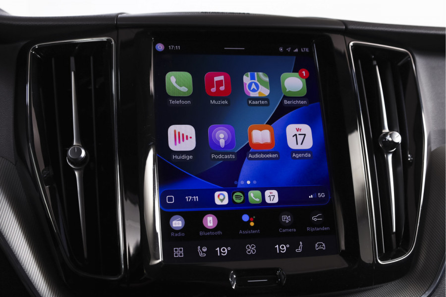 Volvo XC60 2.0 T8 Plug-in hybrid AWD Plus Dark | S/K-Panodak | Elek. Trekhaak | Harman/Kardon | Dig. Cockpit  | Wi| Adapt. Cruisenterpakket | 360 Camera | NAV + App. Connect | ECC | Elek. Klep | LM 21" | 1708