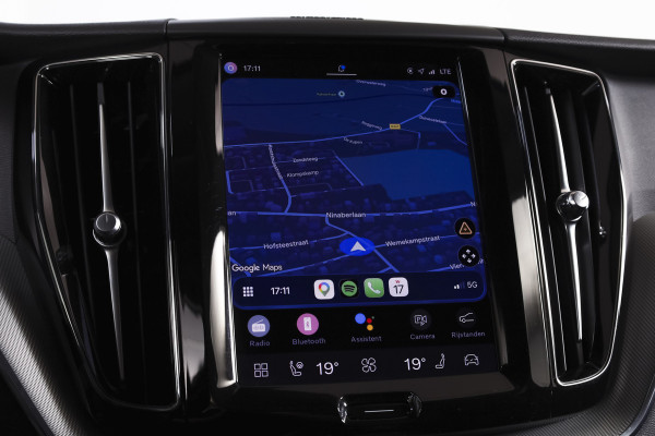 Volvo XC60 2.0 T8 Plug-in hybrid AWD Plus Dark | S/K-Panodak | Elek. Trekhaak | Harman/Kardon | Dig. Cockpit  | Wi| Adapt. Cruisenterpakket | 360 Camera | NAV + App. Connect | ECC | Elek. Klep | LM 21" | 1708