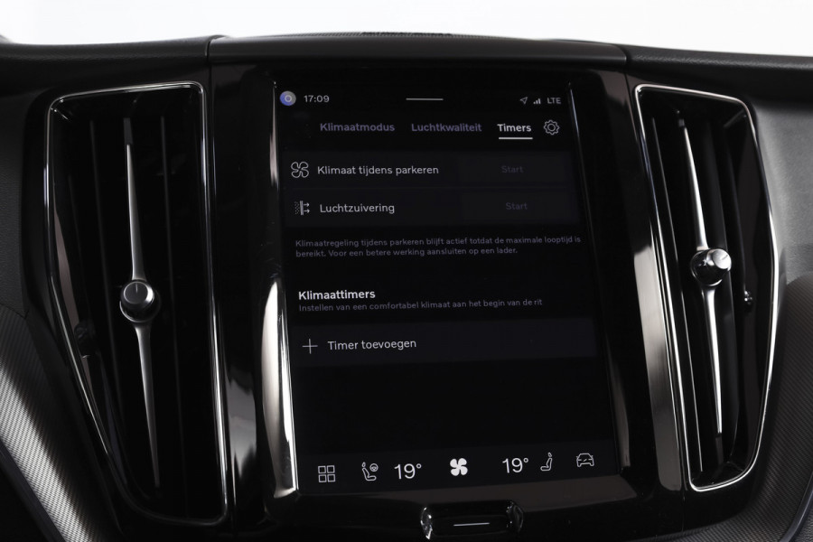 Volvo XC60 2.0 T8 Plug-in hybrid AWD Plus Dark | S/K-Panodak | Elek. Trekhaak | Harman/Kardon | Dig. Cockpit  | Wi| Adapt. Cruisenterpakket | 360 Camera | NAV + App. Connect | ECC | Elek. Klep | LM 21" | 1708