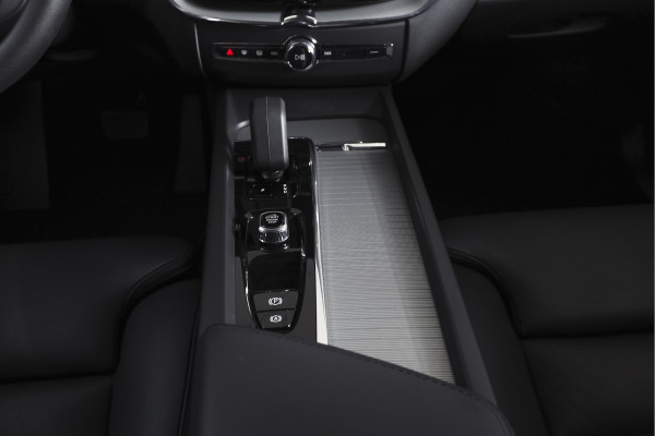 Volvo XC60 2.0 T8 Plug-in hybrid AWD Plus Dark | S/K-Panodak | Elek. Trekhaak | Harman/Kardon | Dig. Cockpit  | Wi| Adapt. Cruisenterpakket | 360 Camera | NAV + App. Connect | ECC | Elek. Klep | LM 21" | 1708