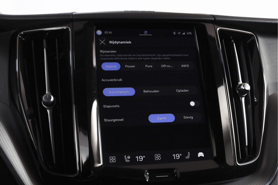 Volvo XC60 2.0 T8 Plug-in hybrid AWD Plus Dark | S/K-Panodak | Elek. Trekhaak | Harman/Kardon | Dig. Cockpit  | Wi| Adapt. Cruisenterpakket | 360 Camera | NAV + App. Connect | ECC | Elek. Klep | LM 21" | 1708