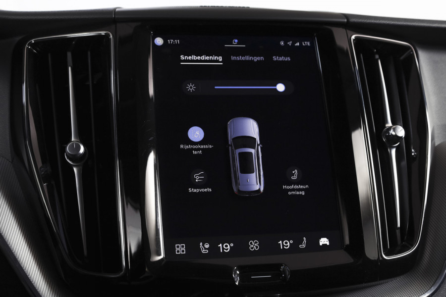 Volvo XC60 2.0 T8 Plug-in hybrid AWD Plus Dark | S/K-Panodak | Elek. Trekhaak | Harman/Kardon | Dig. Cockpit  | Wi| Adapt. Cruisenterpakket | 360 Camera | NAV + App. Connect | ECC | Elek. Klep | LM 21" | 1708