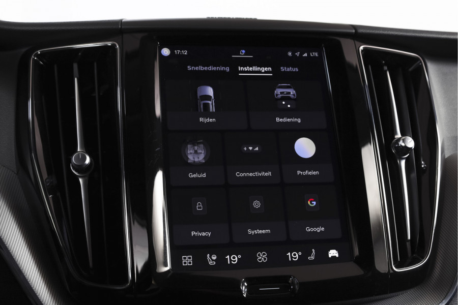 Volvo XC60 2.0 T8 Plug-in hybrid AWD Plus Dark | S/K-Panodak | Elek. Trekhaak | Harman/Kardon | Dig. Cockpit  | Wi| Adapt. Cruisenterpakket | 360 Camera | NAV + App. Connect | ECC | Elek. Klep | LM 21" | 1708