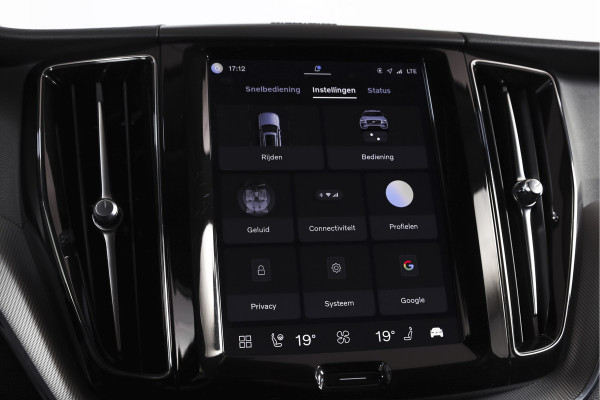 Volvo XC60 2.0 T8 Plug-in hybrid AWD Plus Dark | S/K-Panodak | Elek. Trekhaak | Harman/Kardon | Dig. Cockpit  | Wi| Adapt. Cruisenterpakket | 360 Camera | NAV + App. Connect | ECC | Elek. Klep | LM 21" | 1708