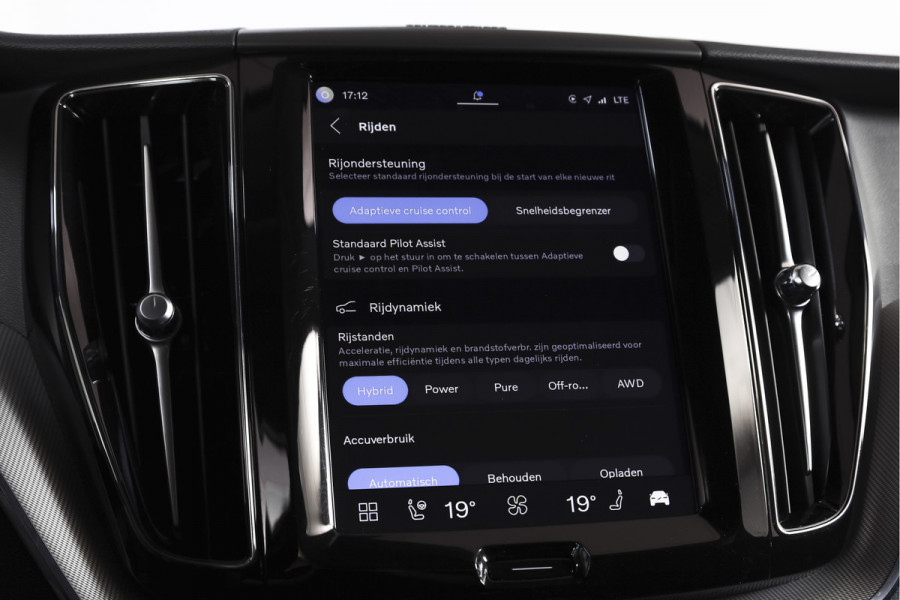 Volvo XC60 2.0 T8 Plug-in hybrid AWD Plus Dark | S/K-Panodak | Elek. Trekhaak | Harman/Kardon | Dig. Cockpit  | Wi| Adapt. Cruisenterpakket | 360 Camera | NAV + App. Connect | ECC | Elek. Klep | LM 21" | 1708
