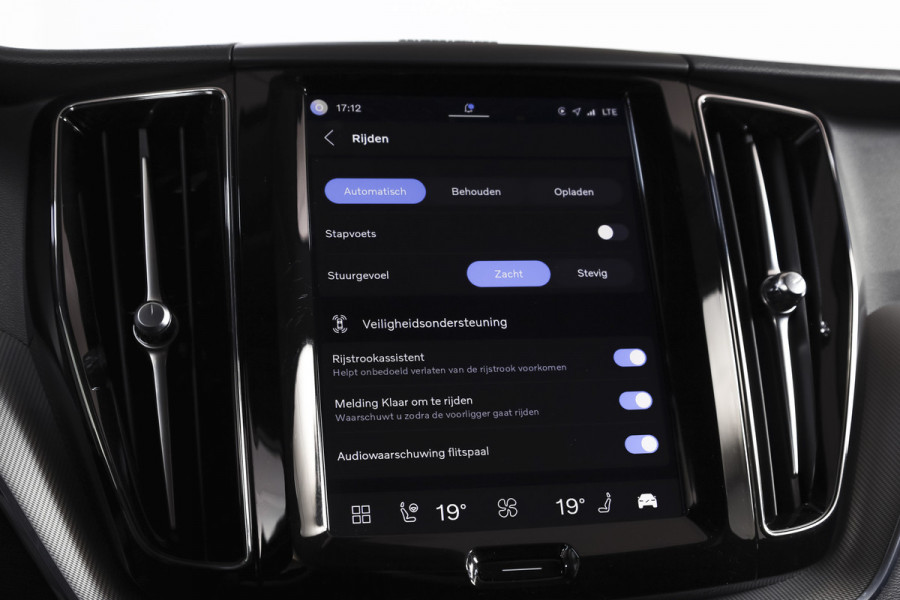 Volvo XC60 2.0 T8 Plug-in hybrid AWD Plus Dark | S/K-Panodak | Elek. Trekhaak | Harman/Kardon | Dig. Cockpit  | Wi| Adapt. Cruisenterpakket | 360 Camera | NAV + App. Connect | ECC | Elek. Klep | LM 21" | 1708