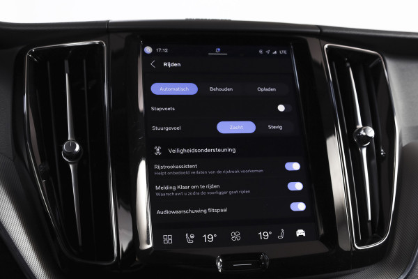 Volvo XC60 2.0 T8 Plug-in hybrid AWD Plus Dark | S/K-Panodak | Elek. Trekhaak | Harman/Kardon | Dig. Cockpit  | Wi| Adapt. Cruisenterpakket | 360 Camera | NAV + App. Connect | ECC | Elek. Klep | LM 21" | 1708