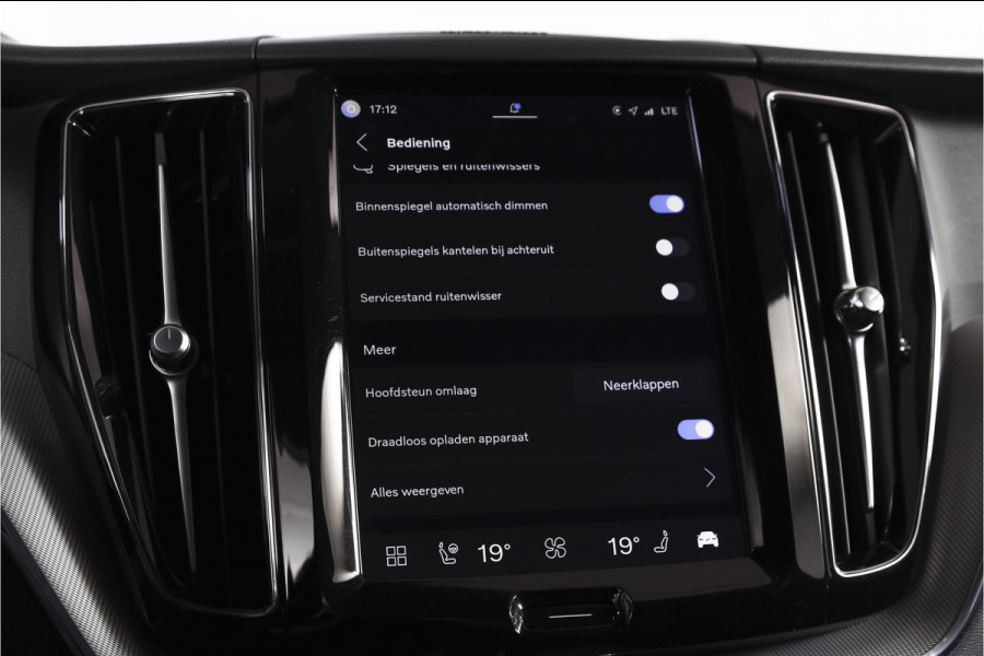 Volvo XC60 2.0 T8 Plug-in hybrid AWD Plus Dark | S/K-Panodak | Elek. Trekhaak | Harman/Kardon | Dig. Cockpit  | Wi| Adapt. Cruisenterpakket | 360 Camera | NAV + App. Connect | ECC | Elek. Klep | LM 21" | 1708