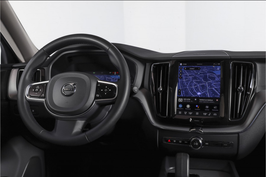 Volvo XC60 2.0 T8 Plug-in hybrid AWD Plus Dark | S/K-Panodak | Elek. Trekhaak | Harman/Kardon | Dig. Cockpit  | Wi| Adapt. Cruisenterpakket | 360 Camera | NAV + App. Connect | ECC | Elek. Klep | LM 21" | 1708
