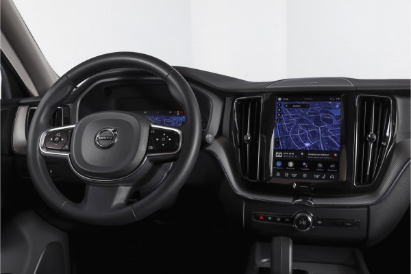 Volvo XC60 2.0 T8 Plug-in hybrid AWD Plus Dark | S/K-Panodak | Elek. Trekhaak | Harman/Kardon | Dig. Cockpit  | Wi| Adapt. Cruisenterpakket | 360 Camera | NAV + App. Connect | ECC | Elek. Klep | LM 21" | 1708