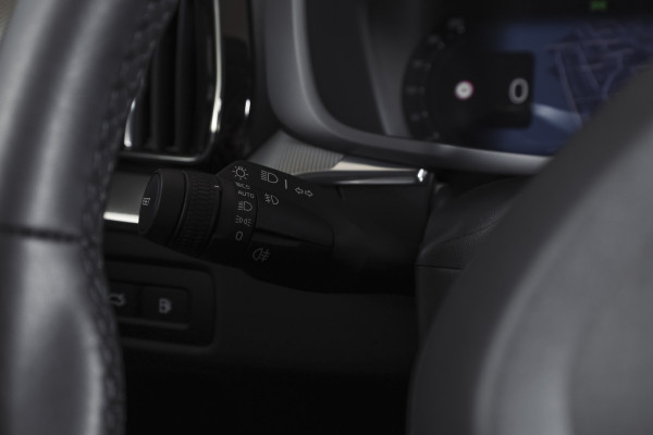 Volvo XC60 2.0 T8 Plug-in hybrid AWD Plus Dark | S/K-Panodak | Elek. Trekhaak | Harman/Kardon | Dig. Cockpit  | Wi| Adapt. Cruisenterpakket | 360 Camera | NAV + App. Connect | ECC | Elek. Klep | LM 21" | 1708