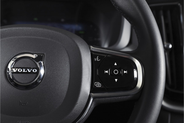 Volvo XC60 2.0 T8 Plug-in hybrid AWD Plus Dark | S/K-Panodak | Elek. Trekhaak | Harman/Kardon | Dig. Cockpit  | Wi| Adapt. Cruisenterpakket | 360 Camera | NAV + App. Connect | ECC | Elek. Klep | LM 21" | 1708