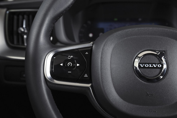 Volvo XC60 2.0 T8 Plug-in hybrid AWD Plus Dark | S/K-Panodak | Elek. Trekhaak | Harman/Kardon | Dig. Cockpit  | Wi| Adapt. Cruisenterpakket | 360 Camera | NAV + App. Connect | ECC | Elek. Klep | LM 21" | 1708