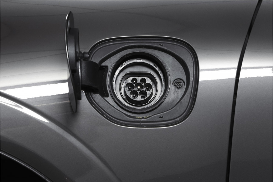 Volvo XC60 2.0 T8 Plug-in hybrid AWD Plus Dark | S/K-Panodak | Elek. Trekhaak | Harman/Kardon | Dig. Cockpit  | Wi| Adapt. Cruisenterpakket | 360 Camera | NAV + App. Connect | ECC | Elek. Klep | LM 21" | 1708