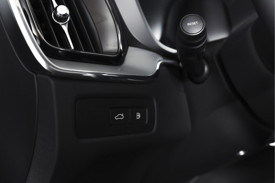 Volvo XC60 2.0 T8 Plug-in hybrid AWD Plus Dark | S/K-Panodak | Elek. Trekhaak | Harman/Kardon | Dig. Cockpit  | Wi| Adapt. Cruisenterpakket | 360 Camera | NAV + App. Connect | ECC | Elek. Klep | LM 21" | 1708