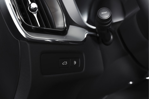 Volvo XC60 2.0 T8 Plug-in hybrid AWD Plus Dark | S/K-Panodak | Elek. Trekhaak | Harman/Kardon | Dig. Cockpit  | Wi| Adapt. Cruisenterpakket | 360 Camera | NAV + App. Connect | ECC | Elek. Klep | LM 21" | 1708