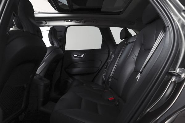 Volvo XC60 2.0 T8 Plug-in hybrid AWD Plus Dark | S/K-Panodak | Elek. Trekhaak | Harman/Kardon | Dig. Cockpit  | Wi| Adapt. Cruisenterpakket | 360 Camera | NAV + App. Connect | ECC | Elek. Klep | LM 21" | 1708