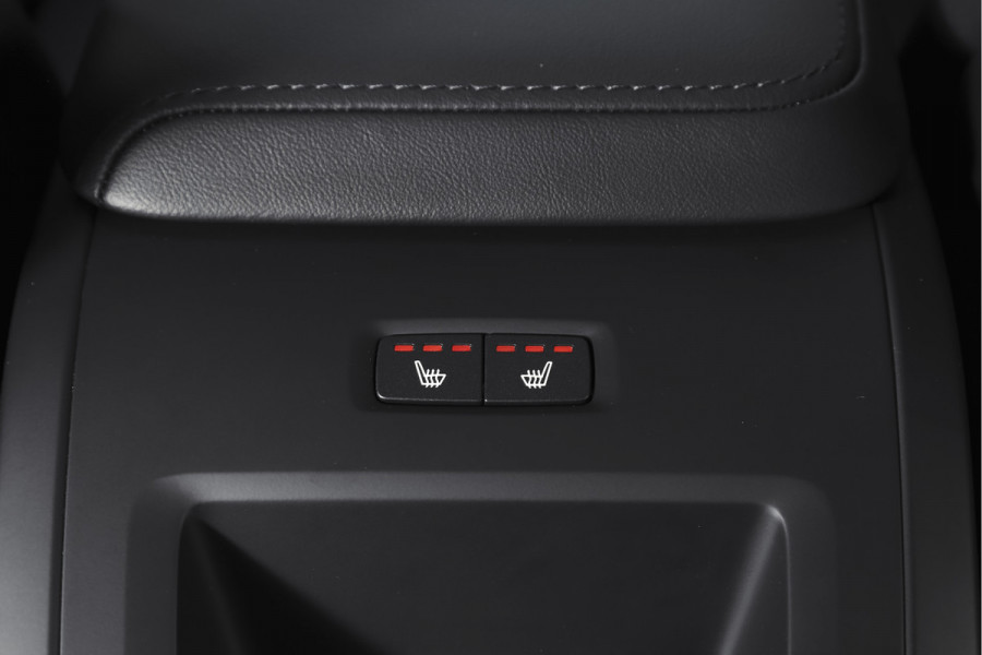 Volvo XC60 2.0 T8 Plug-in hybrid AWD Plus Dark | S/K-Panodak | Elek. Trekhaak | Harman/Kardon | Dig. Cockpit  | Wi| Adapt. Cruisenterpakket | 360 Camera | NAV + App. Connect | ECC | Elek. Klep | LM 21" | 1708