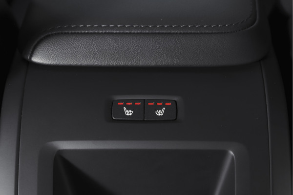 Volvo XC60 2.0 T8 Plug-in hybrid AWD Plus Dark | S/K-Panodak | Elek. Trekhaak | Harman/Kardon | Dig. Cockpit  | Wi| Adapt. Cruisenterpakket | 360 Camera | NAV + App. Connect | ECC | Elek. Klep | LM 21" | 1708