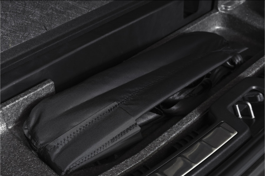 Volvo XC60 2.0 T8 Plug-in hybrid AWD Plus Dark | S/K-Panodak | Elek. Trekhaak | Harman/Kardon | Dig. Cockpit  | Wi| Adapt. Cruisenterpakket | 360 Camera | NAV + App. Connect | ECC | Elek. Klep | LM 21" | 1708