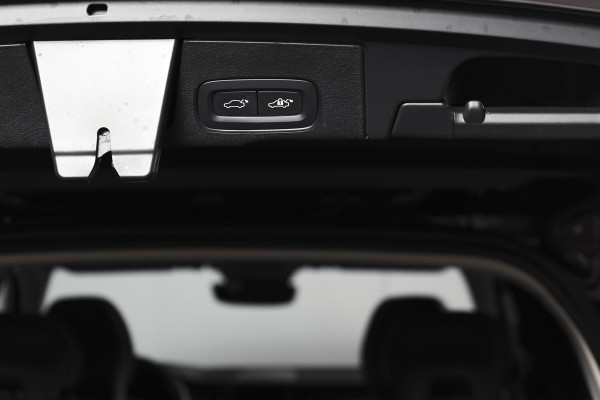 Volvo XC60 2.0 T8 Plug-in hybrid AWD Plus Dark | S/K-Panodak | Elek. Trekhaak | Harman/Kardon | Dig. Cockpit  | Wi| Adapt. Cruisenterpakket | 360 Camera | NAV + App. Connect | ECC | Elek. Klep | LM 21" | 1708
