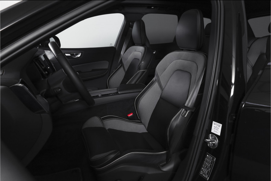 Volvo XC60 2.0 T8 Plug-in hybrid AWD Plus Black Edition | S/K-Panodak | Elek. Trekhaak | Harman/Kardon | Dig. Cockpit | Adapt. Cruise | Winterpakket | 360 Camera | NAV + App. Connect | ECC | Elek. Klep | LM 21" | 1608