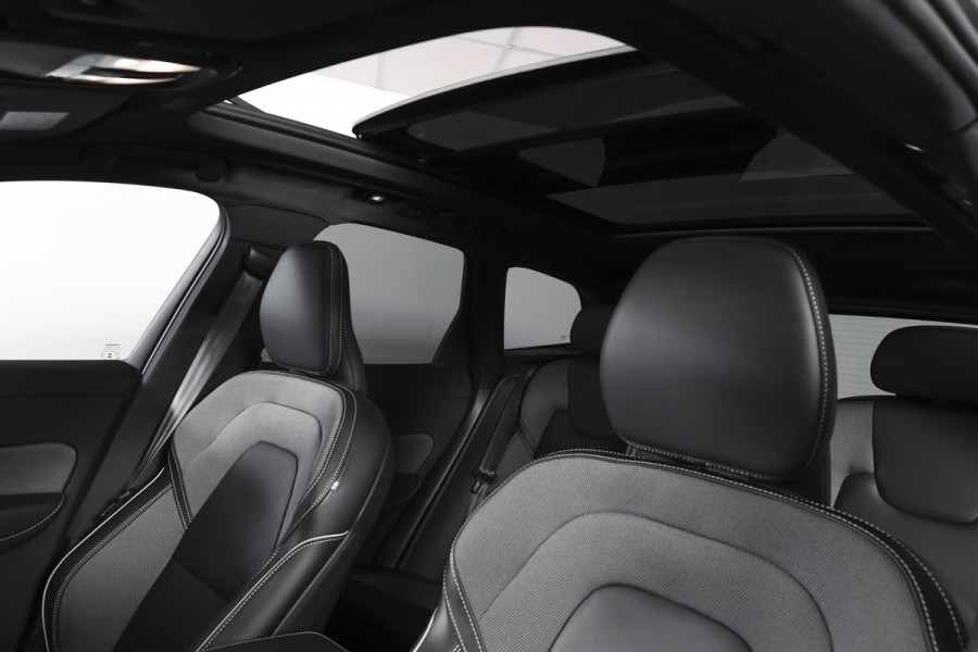 Volvo XC60 2.0 T8 Plug-in hybrid AWD Plus Black Edition | S/K-Panodak | Elek. Trekhaak | Harman/Kardon | Dig. Cockpit | Adapt. Cruise | Winterpakket | 360 Camera | NAV + App. Connect | ECC | Elek. Klep | LM 21" | 1608