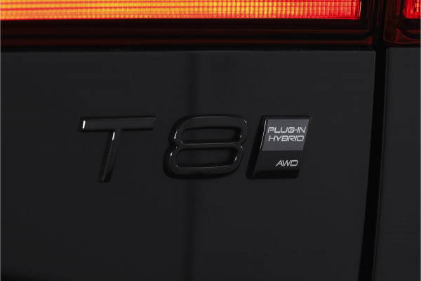 Volvo XC60 2.0 T8 Plug-in hybrid AWD Plus Black Edition | S/K-Panodak | Elek. Trekhaak | Harman/Kardon | Dig. Cockpit | Adapt. Cruise | Winterpakket | 360 Camera | NAV + App. Connect | ECC | Elek. Klep | LM 21" | 1608