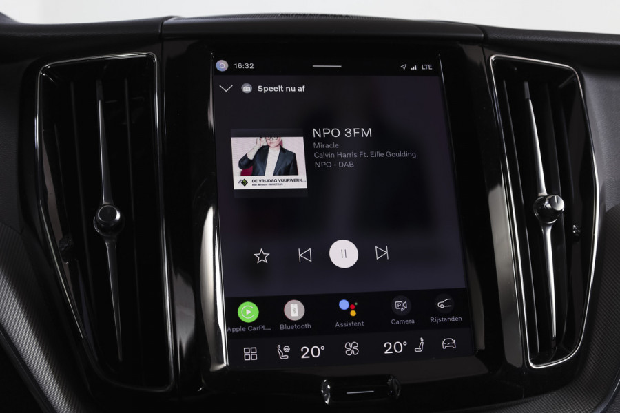 Volvo XC60 2.0 T8 Plug-in hybrid AWD Plus Black Edition | S/K-Panodak | Elek. Trekhaak | Harman/Kardon | Dig. Cockpit | Adapt. Cruise | Winterpakket | 360 Camera | NAV + App. Connect | ECC | Elek. Klep | LM 21" | 1608