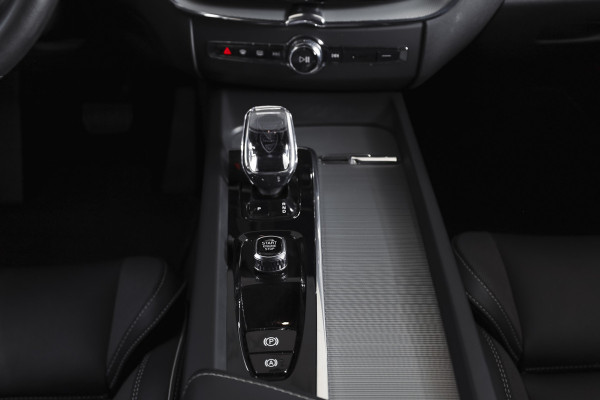 Volvo XC60 2.0 T8 Plug-in hybrid AWD Plus Black Edition | S/K-Panodak | Elek. Trekhaak | Harman/Kardon | Dig. Cockpit | Adapt. Cruise | Winterpakket | 360 Camera | NAV + App. Connect | ECC | Elek. Klep | LM 21" | 1608