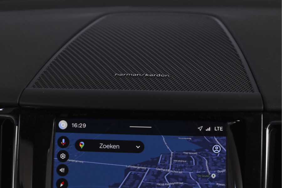 Volvo XC60 2.0 T8 Plug-in hybrid AWD Plus Black Edition | S/K-Panodak | Elek. Trekhaak | Harman/Kardon | Dig. Cockpit | Adapt. Cruise | Winterpakket | 360 Camera | NAV + App. Connect | ECC | Elek. Klep | LM 21" | 1608