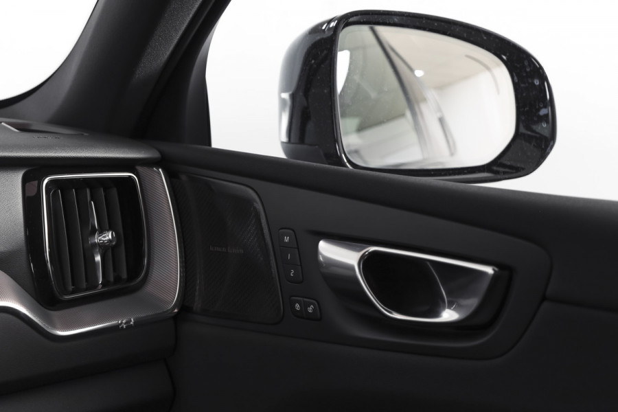 Volvo XC60 2.0 T8 Plug-in hybrid AWD Plus Black Edition | S/K-Panodak | Elek. Trekhaak | Harman/Kardon | Dig. Cockpit | Adapt. Cruise | Winterpakket | 360 Camera | NAV + App. Connect | ECC | Elek. Klep | LM 21" | 1608