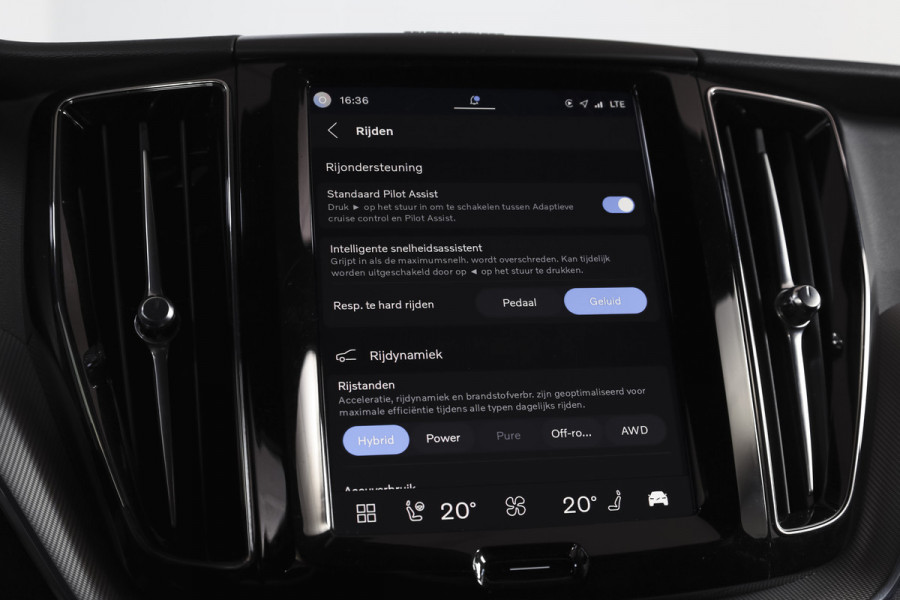 Volvo XC60 2.0 T8 Plug-in hybrid AWD Plus Black Edition | S/K-Panodak | Elek. Trekhaak | Harman/Kardon | Dig. Cockpit | Adapt. Cruise | Winterpakket | 360 Camera | NAV + App. Connect | ECC | Elek. Klep | LM 21" | 1608