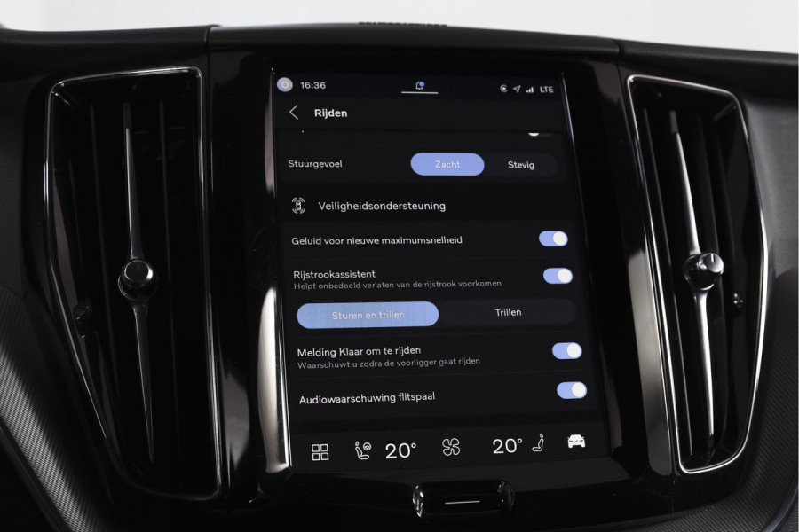 Volvo XC60 2.0 T8 Plug-in hybrid AWD Plus Black Edition | S/K-Panodak | Elek. Trekhaak | Harman/Kardon | Dig. Cockpit | Adapt. Cruise | Winterpakket | 360 Camera | NAV + App. Connect | ECC | Elek. Klep | LM 21" | 1608