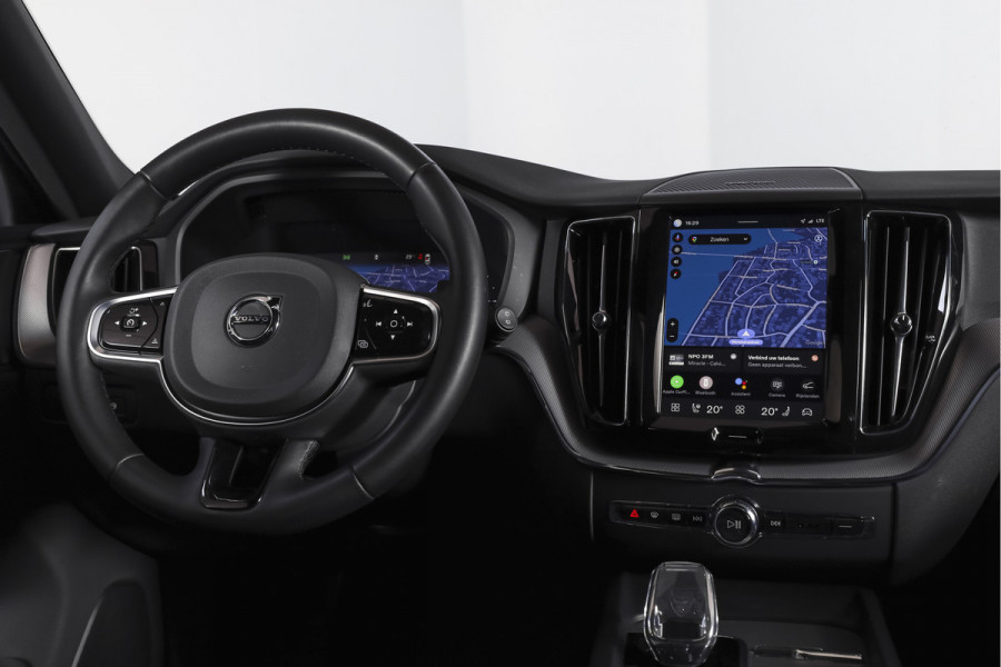 Volvo XC60 2.0 T8 Plug-in hybrid AWD Plus Black Edition | S/K-Panodak | Elek. Trekhaak | Harman/Kardon | Dig. Cockpit | Adapt. Cruise | Winterpakket | 360 Camera | NAV + App. Connect | ECC | Elek. Klep | LM 21" | 1608