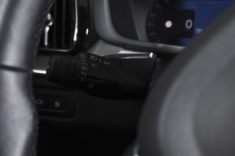 Volvo XC60 2.0 T8 Plug-in hybrid AWD Plus Black Edition | S/K-Panodak | Elek. Trekhaak | Harman/Kardon | Dig. Cockpit | Adapt. Cruise | Winterpakket | 360 Camera | NAV + App. Connect | ECC | Elek. Klep | LM 21" | 1608