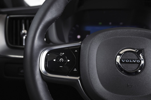 Volvo XC60 2.0 T8 Plug-in hybrid AWD Plus Black Edition | S/K-Panodak | Elek. Trekhaak | Harman/Kardon | Dig. Cockpit | Adapt. Cruise | Winterpakket | 360 Camera | NAV + App. Connect | ECC | Elek. Klep | LM 21" | 1608